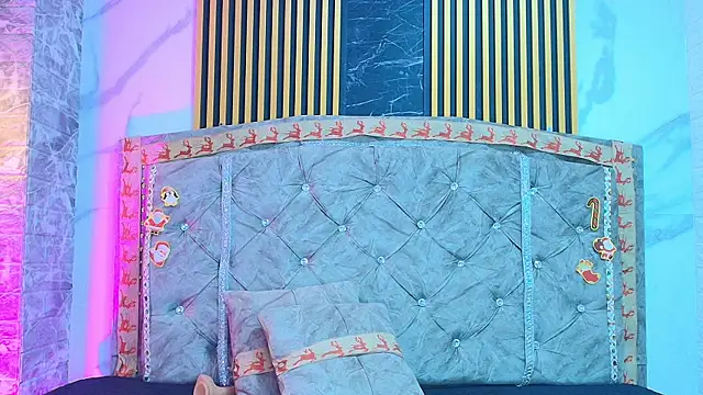 AngieLuxx_'s cam snapshot