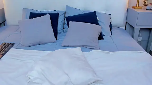 ZarahFoxx's cam snapshot