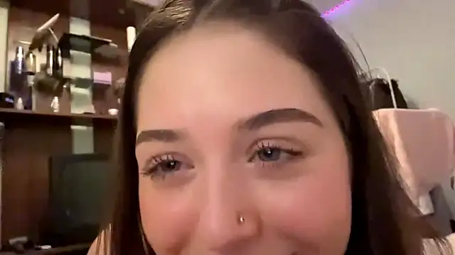 Adel_strongwoman's cam snapshot