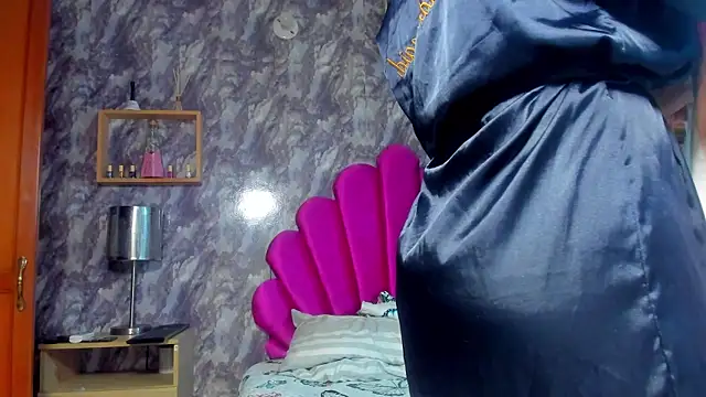 EMMAPARISS's cam snapshot