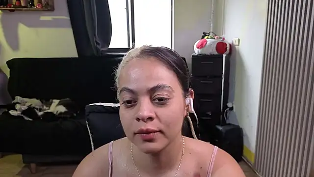 Cuttiealice's cam snapshot