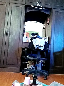 QueenSoreal live sex cam