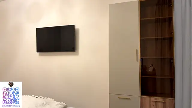 MinervaShetrawski's cam snapshot