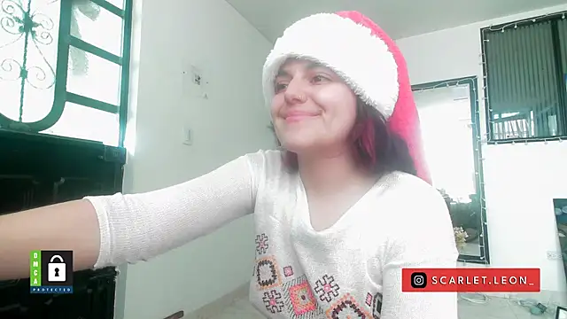 Scarletleon77 live sex cam