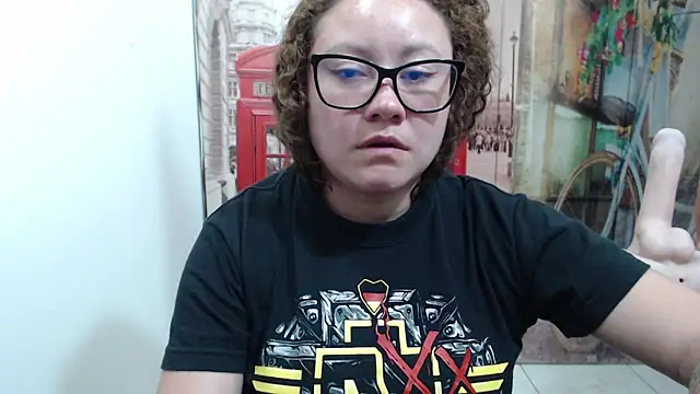 curly_greeneyed's cam snapshot