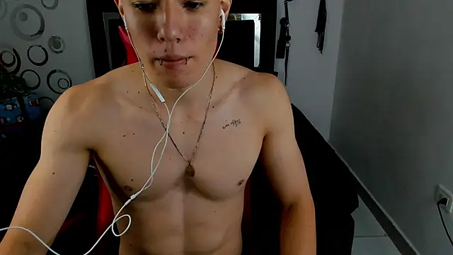 Kenai_Lavis live sex cam