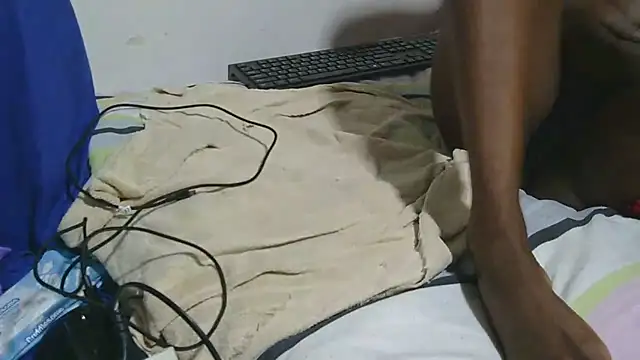 sluttylaura21 live sex cam