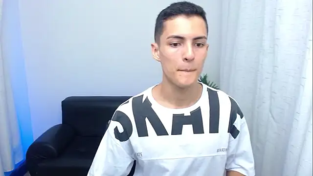 Matiius18 live sex cam