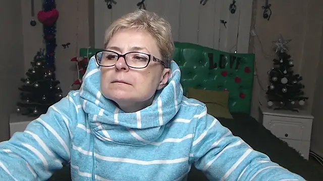 EmiliaGree live sex cam