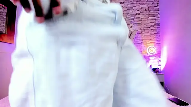 Lucia-Horny24 live sex cam