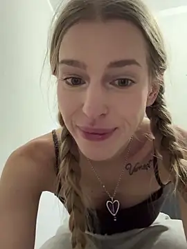 kira_mia live sex cam