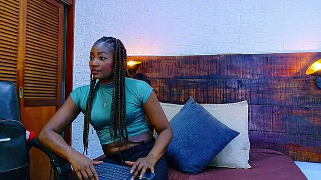 Amy_Brunette's cam snapshot