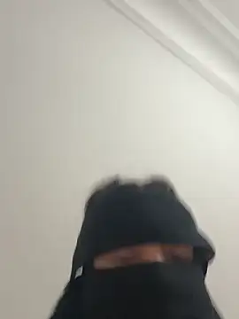 Lolo-Charmouta live sex cam