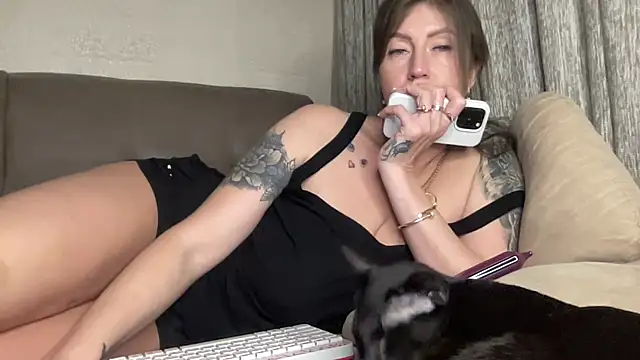 Avtosluts777 live sex cam