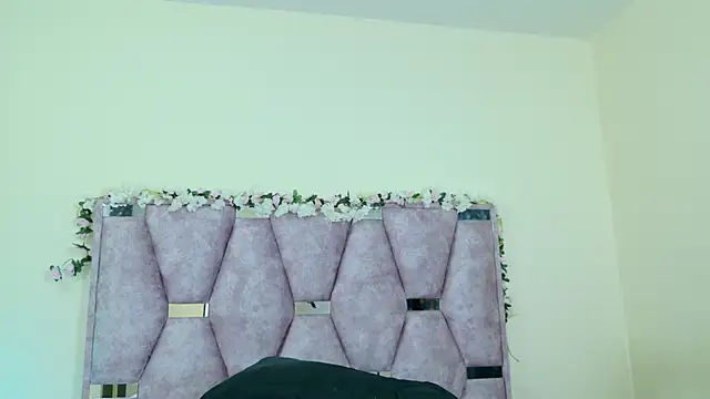 iris_and_damian's cam snapshot