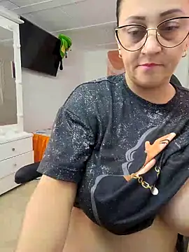 Ameliarizo's cam snapshot