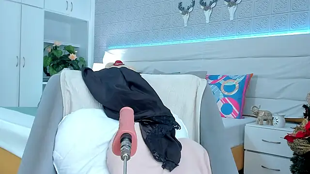 LeilaHiuston's cam snapshot