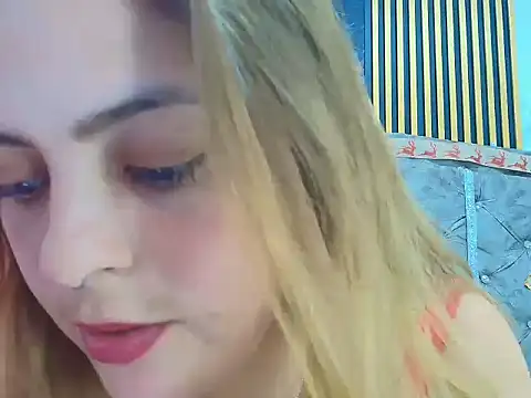 AngieLuxx_'s cam snapshot