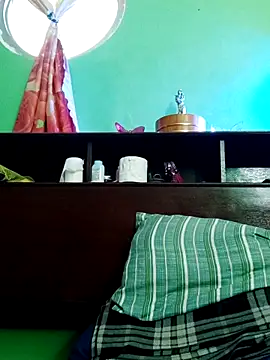 QueenSoreal live sex cam