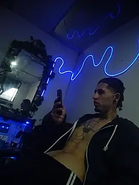 Tattoboy19cm live sex cam