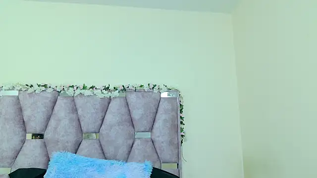 iris_and_damian's cam snapshot