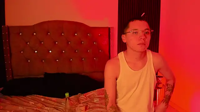 AnnieAndLeandro's cam snapshot