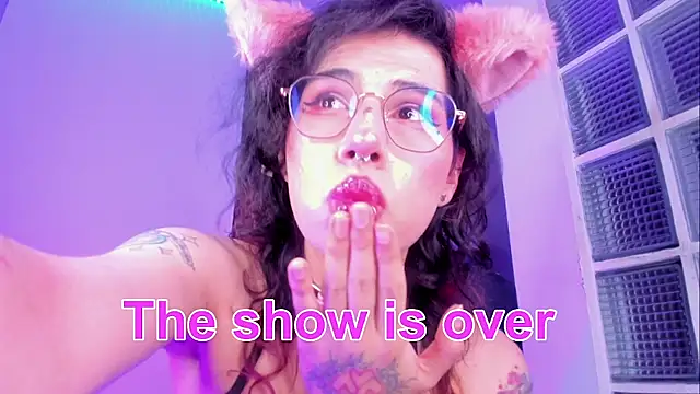 Sweet-SharoKitty live sex cam