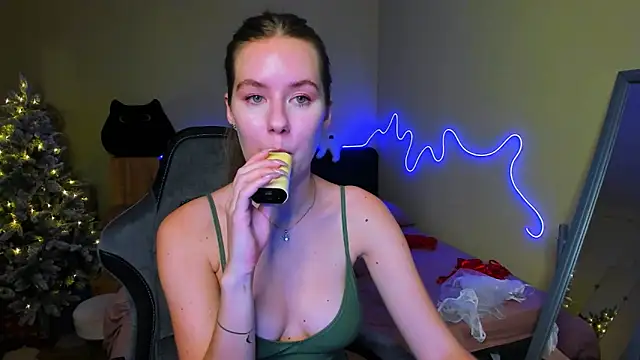 EmilyPaw's cam snapshot