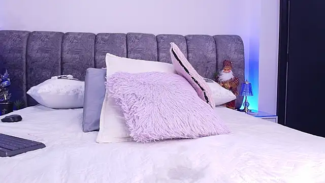 naia_blessed's cam snapshot