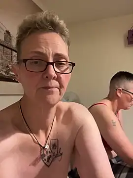 Curvy-Jinx live sex cam