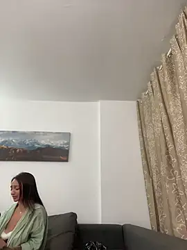 Ninabigtitied's cam snapshot