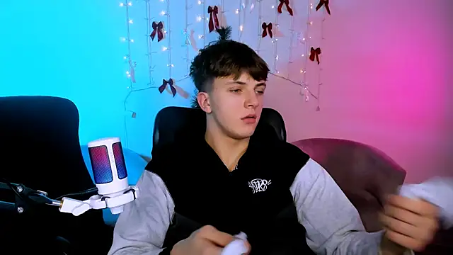 travis_wolf_'s cam snapshot