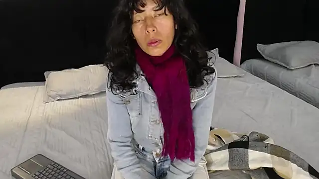 karolinee_66_'s cam snapshot