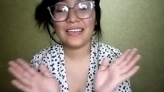 LinneaHyles live sex cam