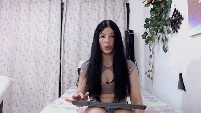 Estefani_32's cam snapshot