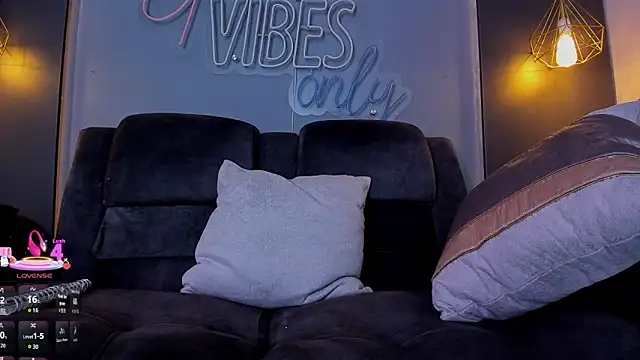 LOLIITA__LOVE's cam snapshot