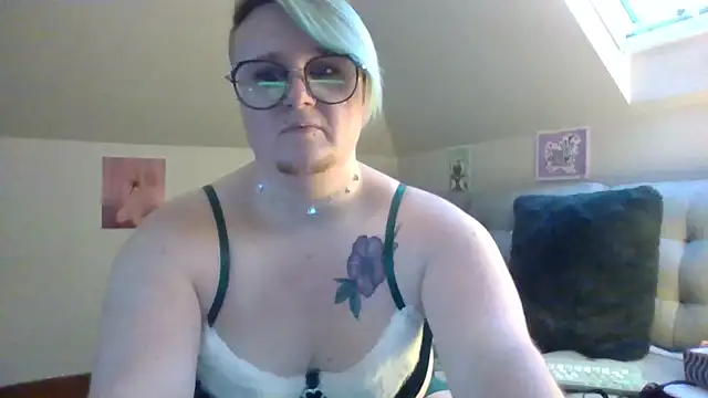 queerlyjaz live sex cam