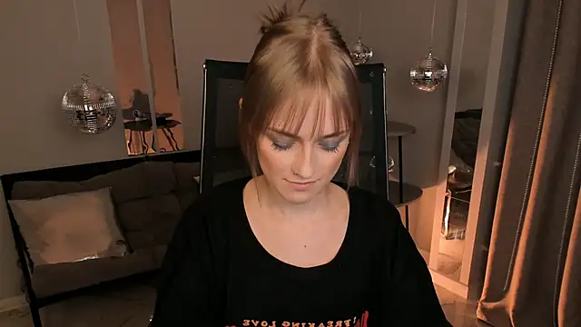 KiraMontoya live sex cam