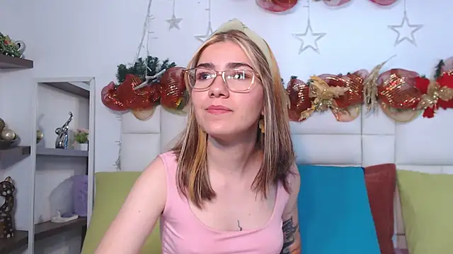 AriLumi live sex cam