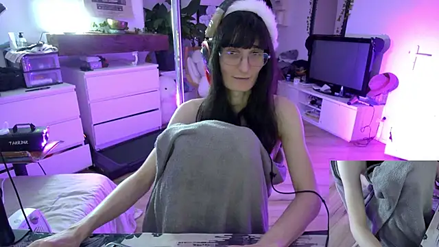 CeriseLapine live sex cam