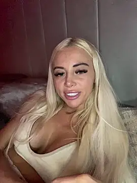 MaisieMae's cam snapshot