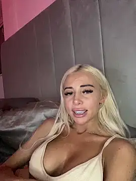 MaisieMae's cam snapshot