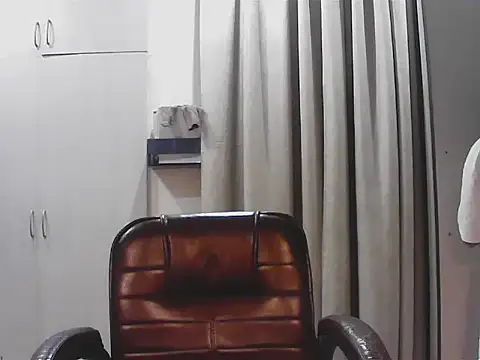 short_girl_'s cam snapshot