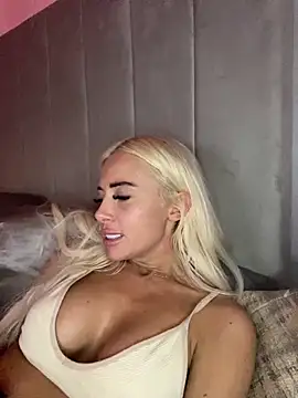 MaisieMae's cam snapshot