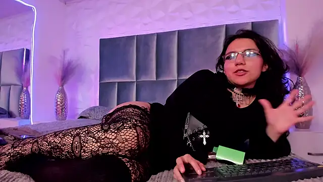 HollyPeach's cam snapshot