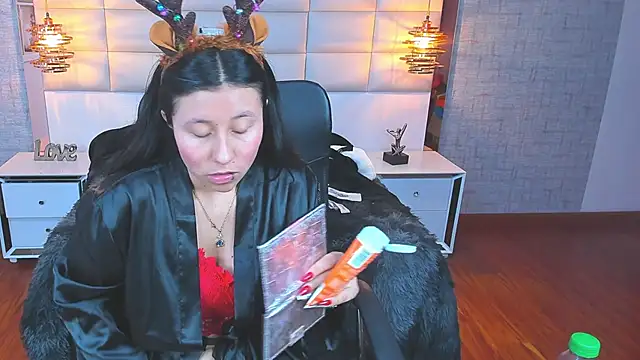 Nohemi_louse's cam snapshot