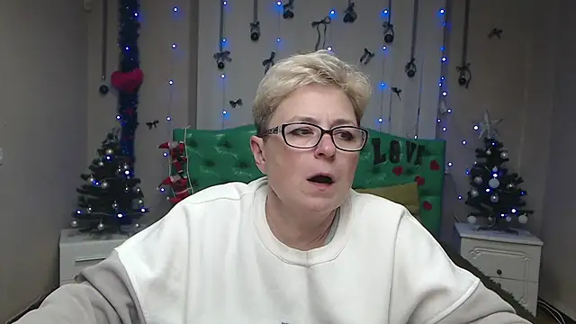 EmiliaGree live sex cam