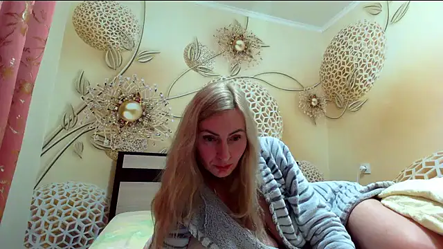 Yourrealgirl's cam snapshot