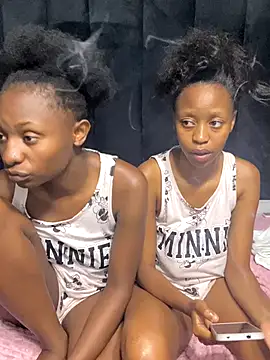 LonelyQueenxx25's cam snapshot