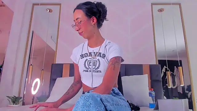 GabyPetit live sex cam